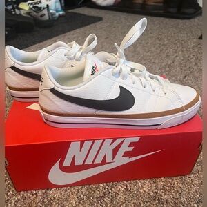 ‼️LIGHTLY WORN‼️ Nike Women’s Court Legacy Next Nature Shoes size 9.5!